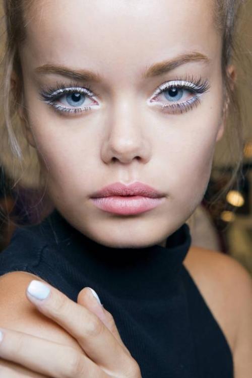 Белый карандаш для глаз, как называется. Белый карандаш для глаз: зачем нужен и как его использовать?