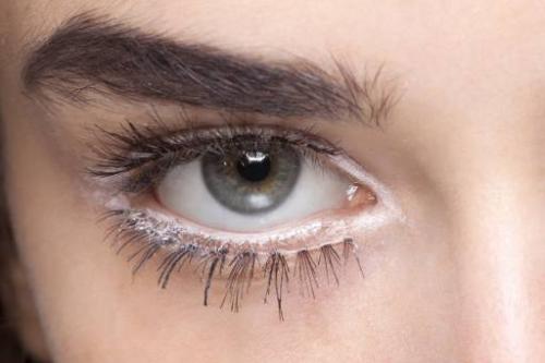 Белый карандаш для глаз, как называется. Белый карандаш для глаз: зачем нужен и как его использовать?