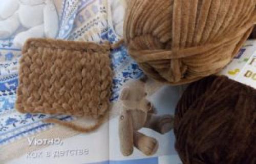 Изумрудный свитер оверсайз. Свитер оверсайз спицами