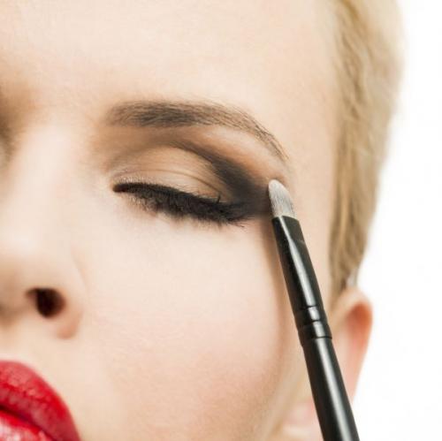 Карандашная техника петля. «Петля»: популярная техника макияжа глаз