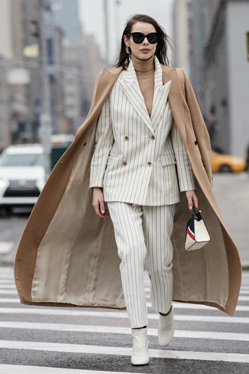 Пальто зимой с чем носить. Как носить шерстяное пальто зимой: 4 способа утеплиться с помощью многослойных образов