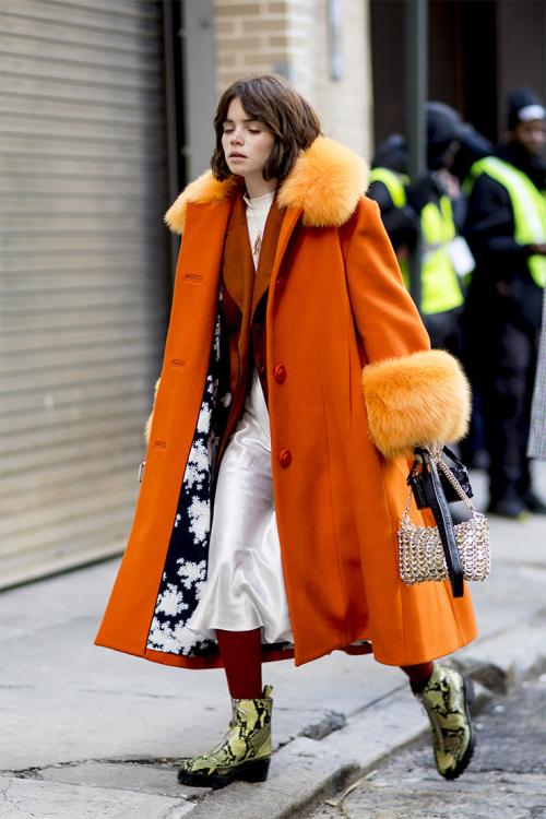 Пальто зимой с чем носить. Как носить шерстяное пальто зимой: 4 способа утеплиться с помощью многослойных образов