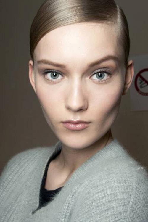 Как правильно наносить тени на карие глаза. Как правильно подбирать оттенки теней?