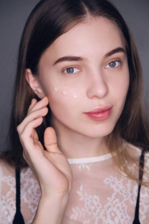 Техника Стробинг в макияже. Макияж-стробинг: техника выполнения