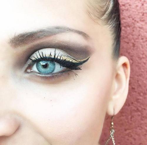 Макияж по цвету глаз и волос. Макияж под цвет глаз: инструкция по применению