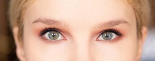 Асимметрия бровей исправление. Одна бровь выше другой: как это исправить?