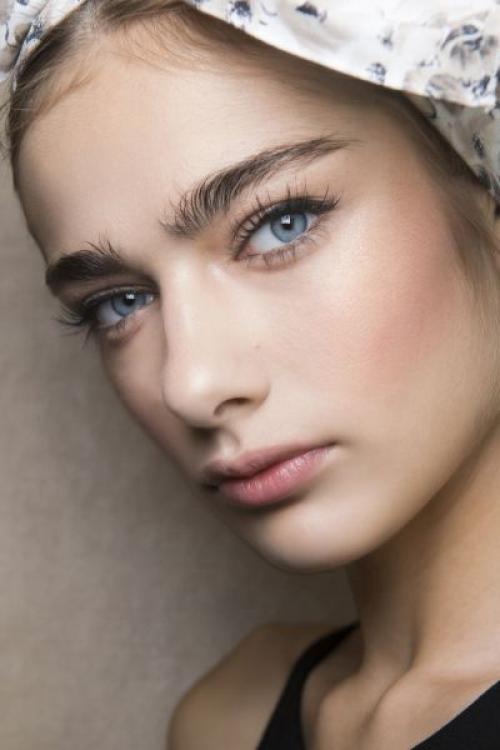 Как нарисовать стрелки, чтобы глаза казались больше. Стрелки в помощь: как сделать глаза больше?