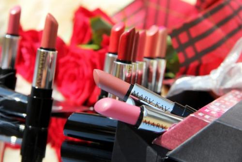 Как правильно наносить матовую помаду на губы, чтобы не скатывалась. Особенности матовой помады