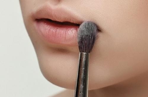 Как правильно наносить на губы помаду. Как правильно и красиво красить губы помадой