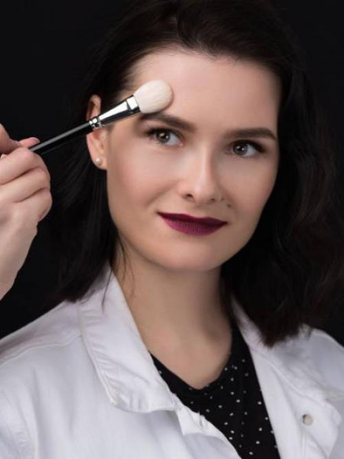 Техника Стробинг в макияже. Макияж-стробинг: техника выполнения