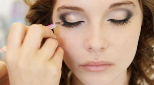 Макияж для нависшего века в коричневых тонах. Пошаговые инструкции макияжа