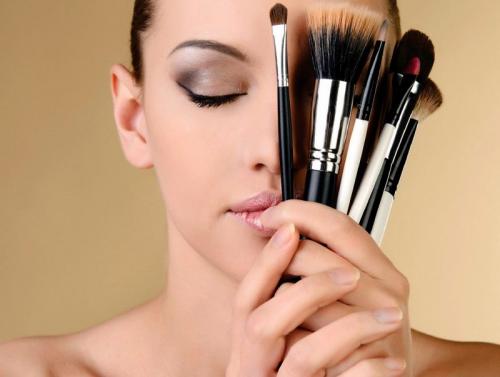 Лучшая кисть для растушевки теней. Как правильно растушевывать тени на веках, какую выбрать кисточку