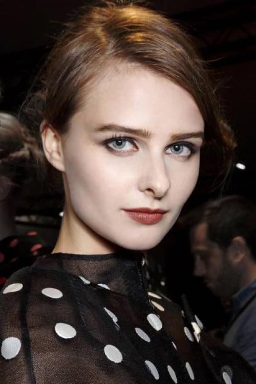 Как правильно наносить тени на карие глаза. Как правильно подбирать оттенки теней?