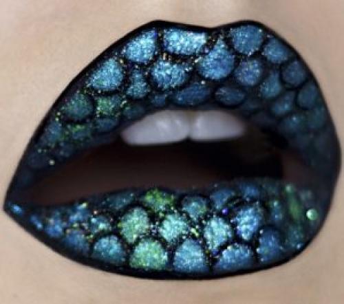 Как правильно наносить на губы помаду. Как правильно и красиво красить губы помадой