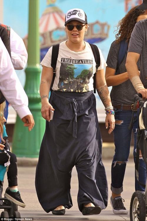 Самые дурно пахнущие звезды. Дурно пахнущие знаменитости во все времена 13 Самые дурно пахнущие звезды. Дурно пахнущие знаменитости во все времена 13