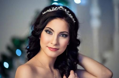 Макияж для брюнеток с зелеными глазами. Свадебный макияж для зеленоглазых брюнеток