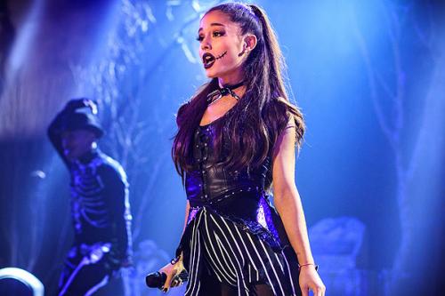 Ариана Гранде без загара. Ариана Гранде ответила на критику своего тела и написала нравоучительный пост