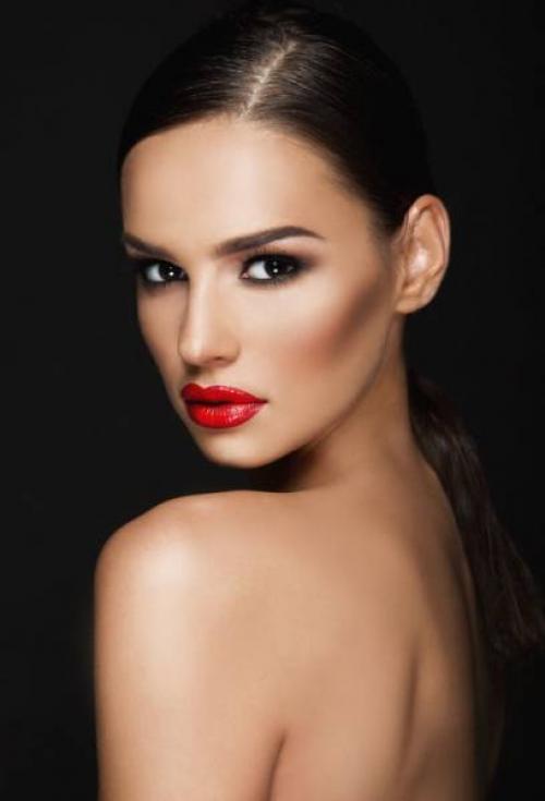 Макияж для карих глаз с красной помадой. Особенности макияжа с красной помадой