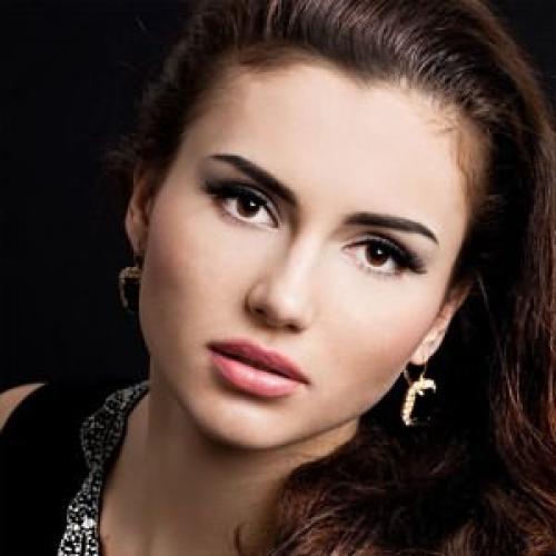 Брюнетка с челкой БЕЗ лица. Макияж для брюнеток: фото