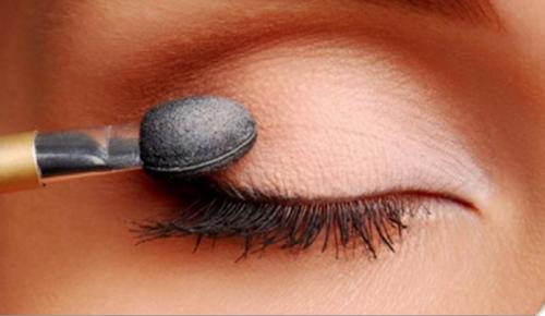 Макияж падающих глаз. Макияж с омолаживающим эффектом! Узнав этот трюк, я начала красить глаза совсем по-другому…