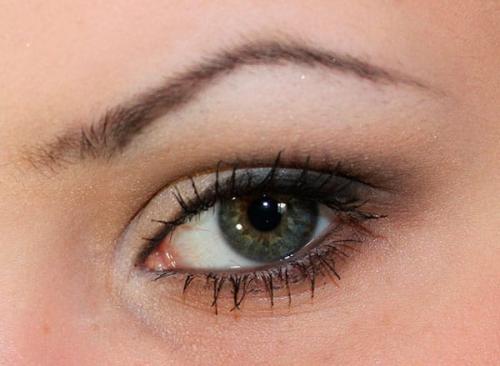 Макияж для узких глаз и нависшего века. Дневной и вечерний макияж для нависшего века