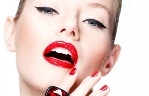 Макияж с стрелками и красной помадой. Макияж с красной помадой и стрелками