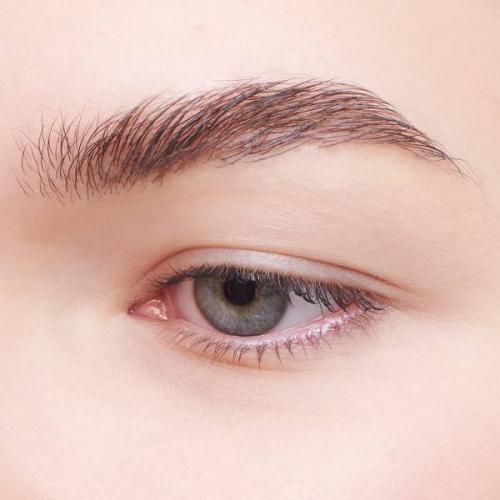 Макияж с красными стрелками для голубых глаз. Огненное шоу: макияж с красными стрелками