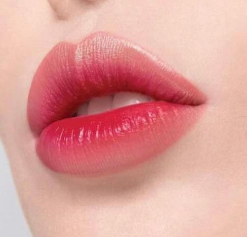 Как правильно наносить матовую помаду на губы, чтобы не было трещин. Чтобы помада не скатывалась и и не растекалась. Советы визажистов