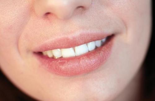 Как правильно наносить матовую помаду на губы, чтобы не было трещин. Чтобы помада не скатывалась и и не растекалась. Советы визажистов