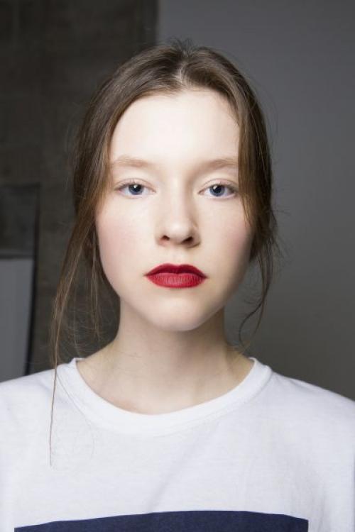 Как правильно наносить матовую помаду мейбелин. Как правильно красить губы матовой помадой?