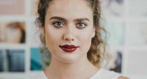 Макияж с золотыми блестками. Особенности макияжа с блестками