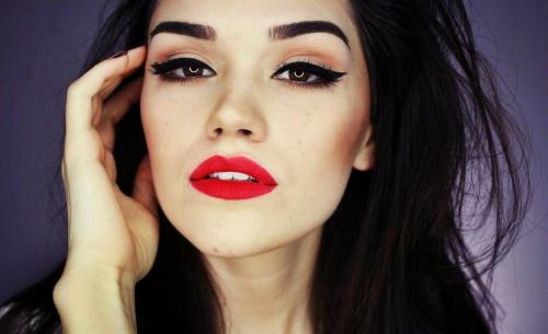 Как подобрать помаду для губ по цвету кожи глаз волос. Как подобрать цвет губной помады к волосам