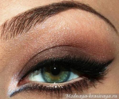 Макияж на выпускной 2019 для карих глаз. Изумрудная палитра интригует многогранной природой