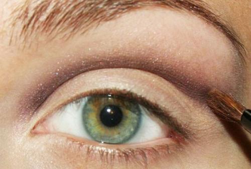 Макияж с золотыми тенями для зеленых глаз. Нюдовый макияж с золотыми тенями для зеленых глаз