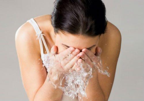 Как правильно умываться с нарощенными ресницами мицеллярной водой. Можно ли умываться с нарощенными ресницами и как правильно