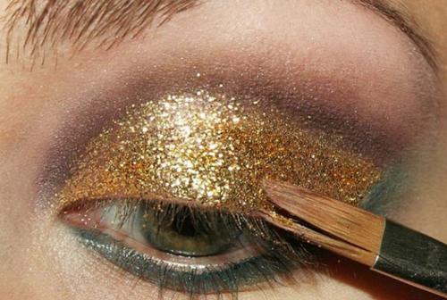 Макияж с золотыми тенями для зеленых глаз. Нюдовый макияж с золотыми тенями для зеленых глаз