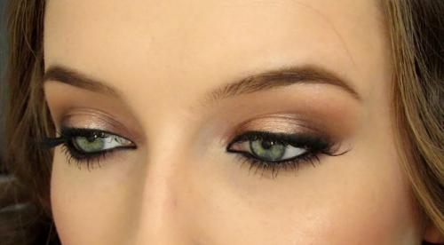 Макияж с золотыми тенями для зеленых глаз. Нюдовый макияж с золотыми тенями для зеленых глаз