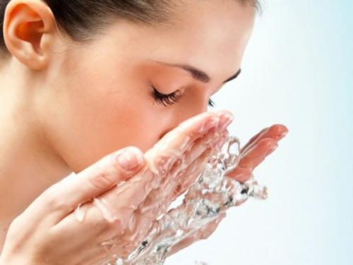 Как правильно умываться с нарощенными ресницами, чтобы дольше продержались. Основные правила