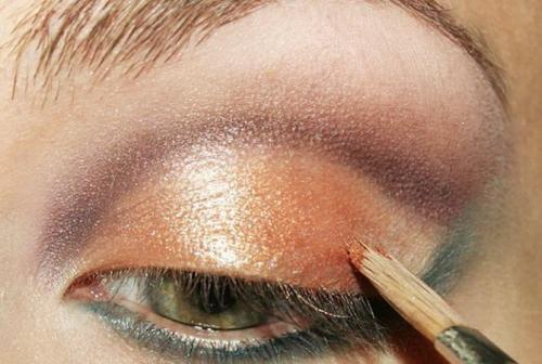 Макияж с золотыми тенями для зеленых глаз. Нюдовый макияж с золотыми тенями для зеленых глаз