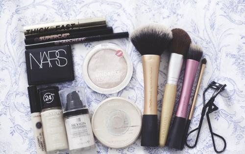 Макияж за 15 минут. Что необходимо для создания красивого макияжа на каждый день?