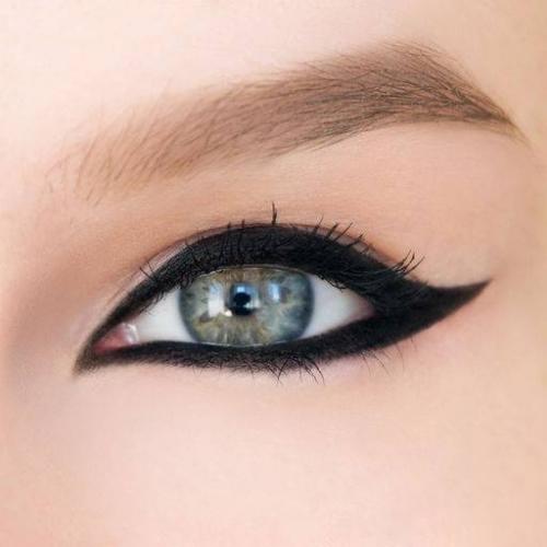 Макияж с красными стрелками. Макияж со стрелками