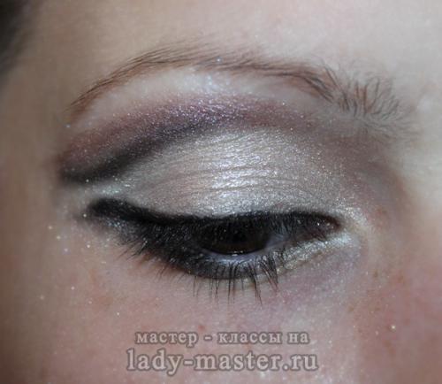 Макияж Снегурочки для карих глаз. Макияж для Снегурочки