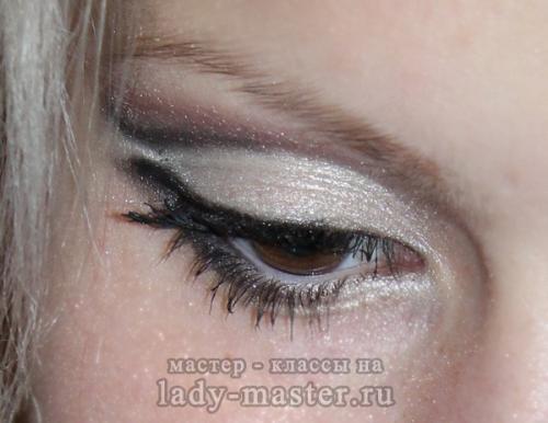 Макияж Снегурочки для карих глаз. Макияж для Снегурочки