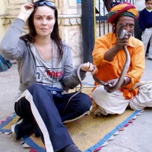 Красива снаружи и изнутри: Екатерина Андреева удивляет оригинальным гардеробом вне эфиров