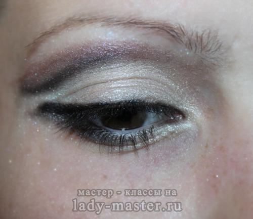 Макияж Снегурочки для карих глаз. Макияж для Снегурочки