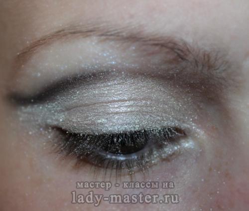 Макияж Снегурочки для карих глаз. Макияж для Снегурочки