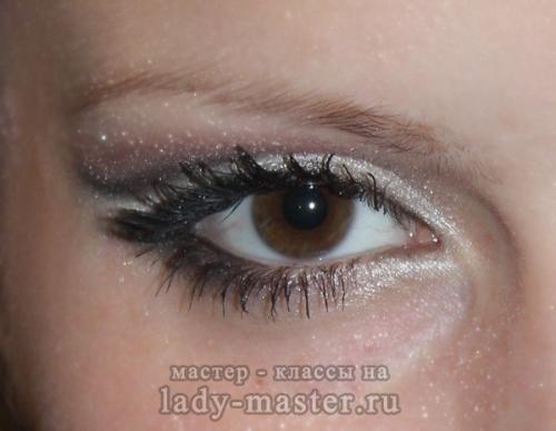 Макияж Снегурочки для карих глаз. Макияж для Снегурочки