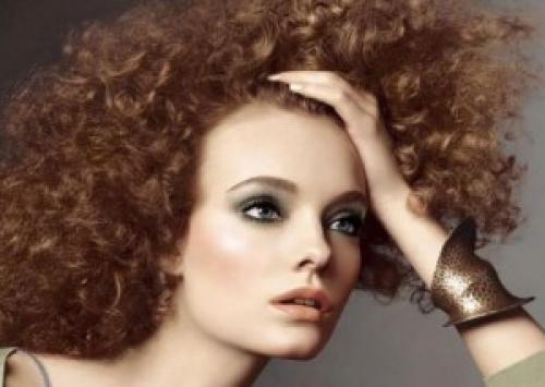 Макияж для серо-зеленых глаз: горечь шоколада или нежность персика?