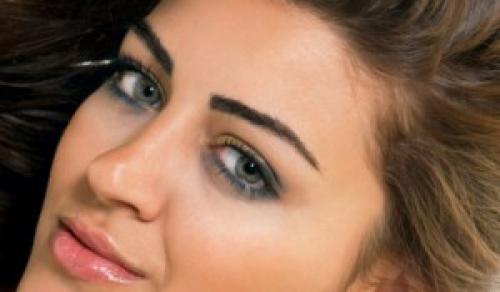 Макияж для серо-зеленых глаз: горечь шоколада или нежность персика?