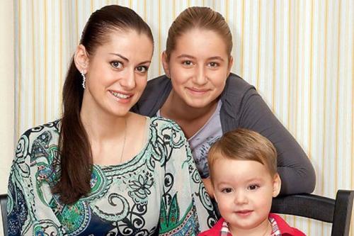 Анна Ковальчук без макияжа. Анна Ковальчук сменила цвет волос и призналась, что в ее жизни появился долгожданный третий малыш